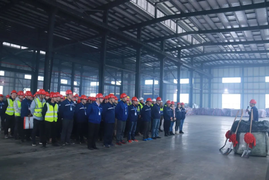 新年新車間！中部產(chǎn)業(yè)基地舉行循環(huán)二期投產(chǎn)