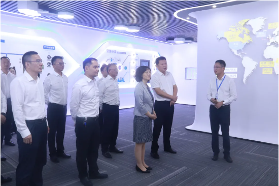 湖南財信金融控股集團(tuán)調(diào)研中部產(chǎn)業(yè)基地