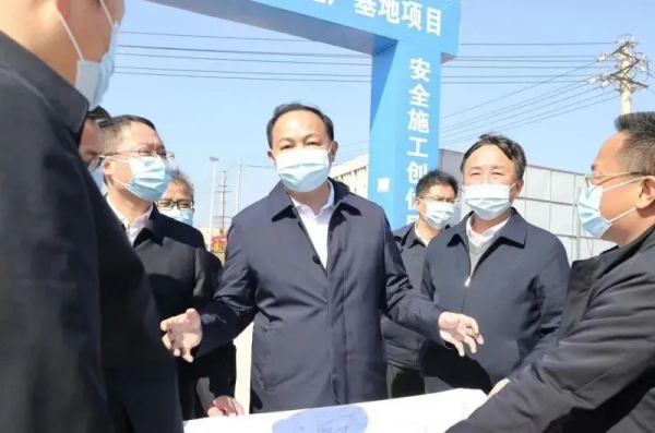 長(zhǎng)沙市委副書(shū)記、市長(zhǎng)鄭建新春節(jié)開(kāi)工調(diào)研中偉股份全球研發(fā)基地