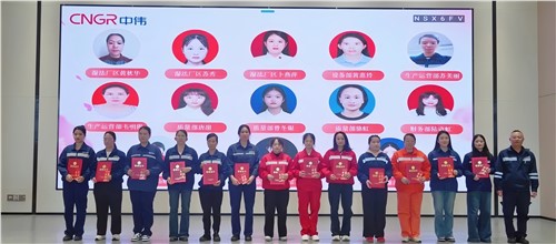 心有凌云志 柔肩擔(dān)偉業(yè)｜?！爸袀ヅ瘛眰児?jié)日快樂！